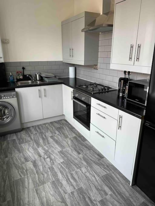 Modern Apartment, 1Km From City! Newcastle upon Tyne Buitenkant foto